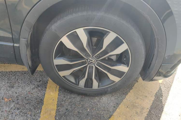 Used Volkswagen Tiguan L 2022 330TSI Automatic Two-Wheel Drive R-Line Flagship Edition Right Front Wheel Hub