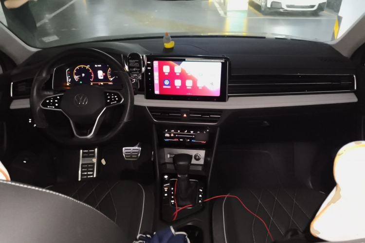 Used Volkswagen Tiguan L 2022 330TSI Automatic Two-Wheel Drive R-Line Enhanced Edition Center Console