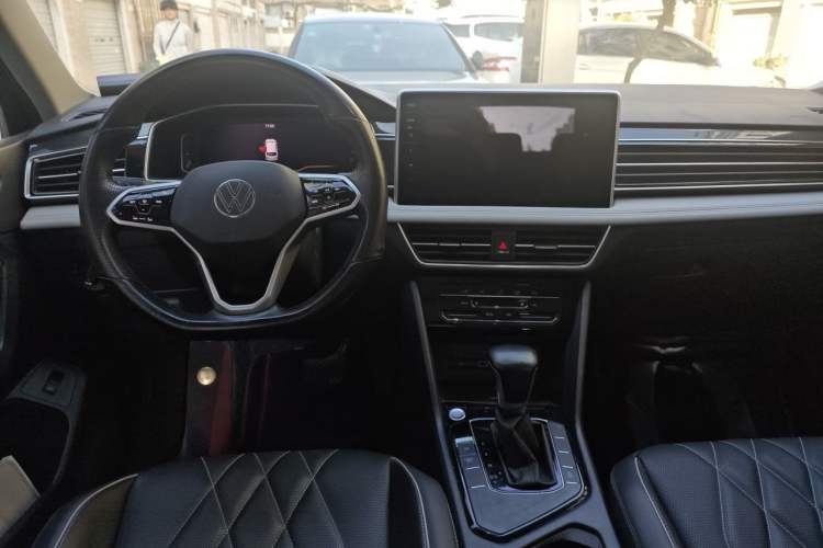 Used Volkswagen Tiguan L 2022 330TSI Automatic Two-Wheel Drive Smart Edition Center Console