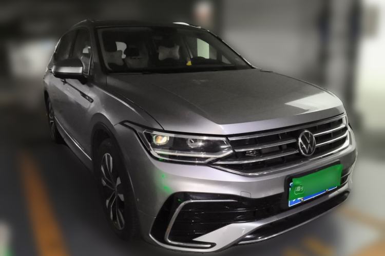 Used Volkswagen Tiguan L 2022 330TSI Automatic Two-Wheel Drive R-Line Enhanced Edition Front Right 45 Deg