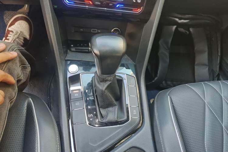 Used Volkswagen Tiguan L 2022 330TSI Automatic Two-Wheel Drive Smart Edition Gear Lever