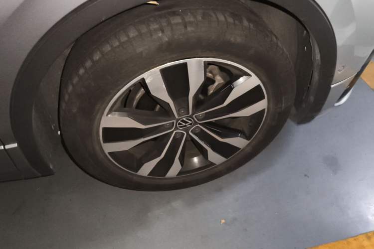 Used Volkswagen Tiguan L 2022 330TSI Automatic Two-Wheel Drive R-Line Enhanced Edition Right Front Wheel Hub