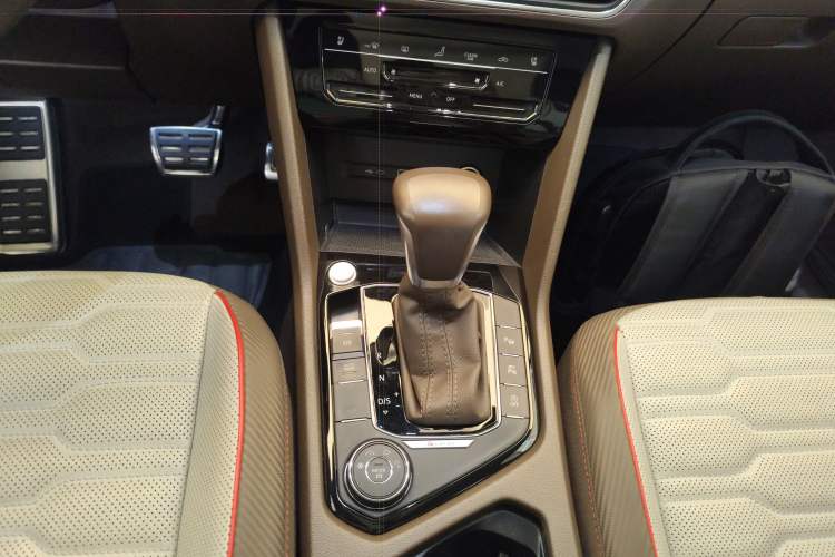 Used Volkswagen Tiguan L 2022 380TSI Automatic All-Wheel Drive R-Line Flagship 7-Seater Gear Lever