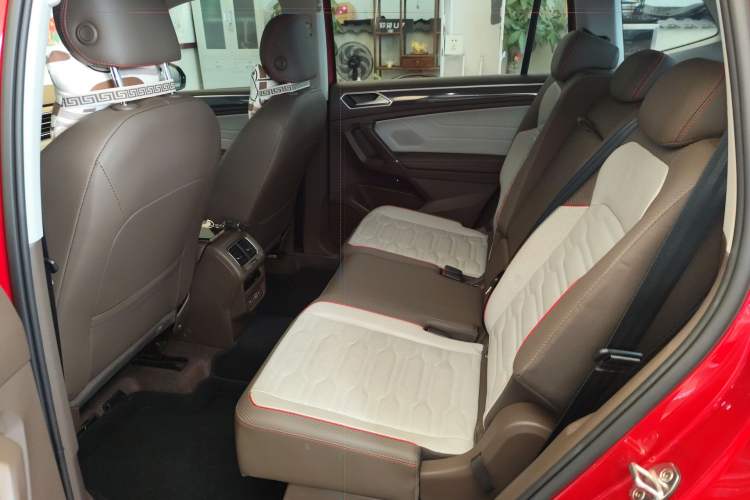 Used Volkswagen Tiguan L 2022 380TSI Automatic All-Wheel Drive R-Line Flagship 7-Seater Left Rear Seat