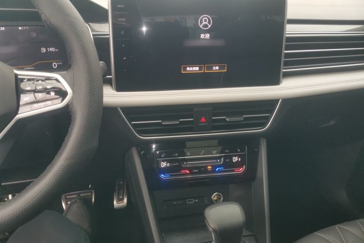 Used Volkswagen Tiguan L 2022 330TSI Automatic Two-Wheel Drive R-Line Enhanced Edition Audio And AC Panel