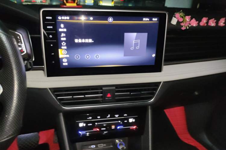 Used Volkswagen Tiguan L 2022 330TSI Automatic Two-Wheel Drive Smart Edition Audio And AC Panel
