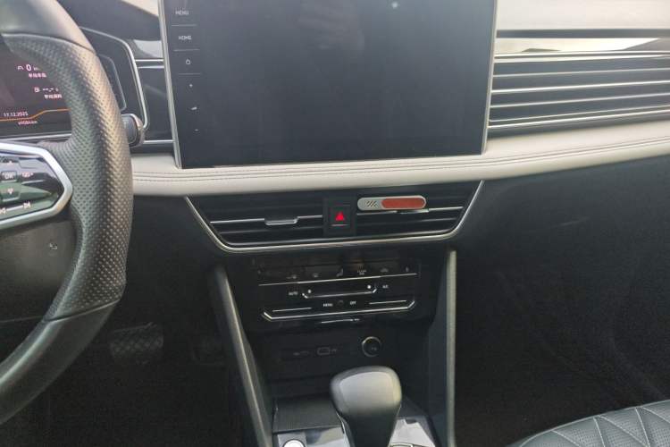 Used Volkswagen Tiguan L 2022 330TSI Automatic Two-Wheel Drive Smart Edition Audio And AC Panel