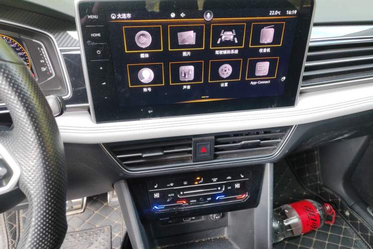 Used Volkswagen Tiguan L 2022 330TSI Automatic Two-Wheel Drive R-Line Enhanced Edition Audio And AC Panel