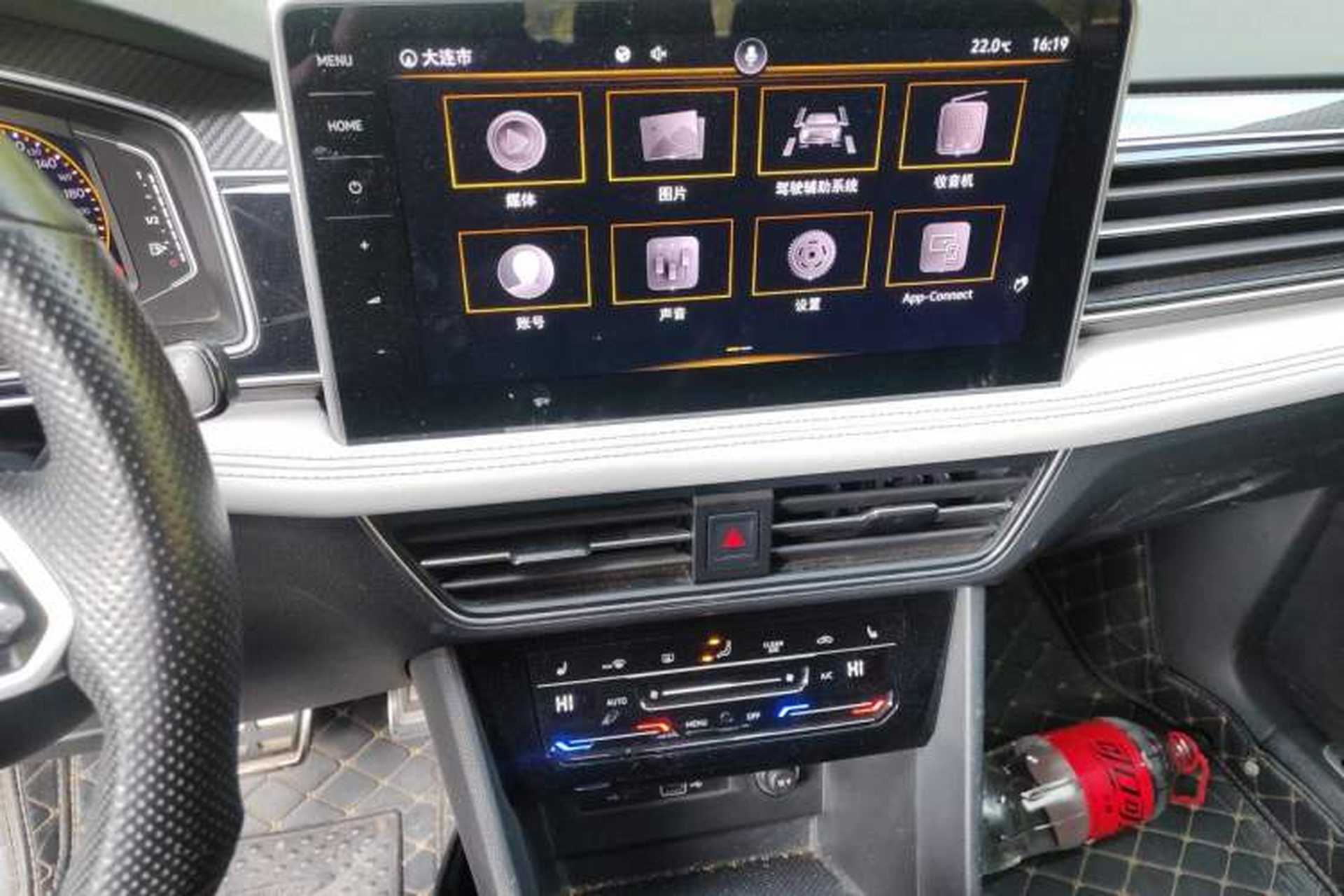 Used Volkswagen Tiguan L 2022 330TSI Automatic Two-Wheel Drive R-Line Enhanced Edition Audio And AC Panel