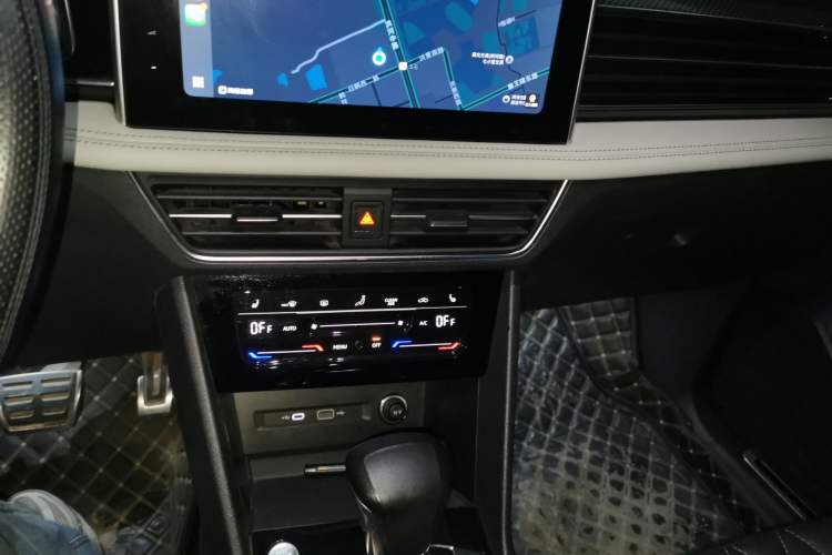 Used Volkswagen Tiguan L 2022 330TSI Automatic Two-Wheel Drive R-Line Enhanced Edition Audio And AC Panel