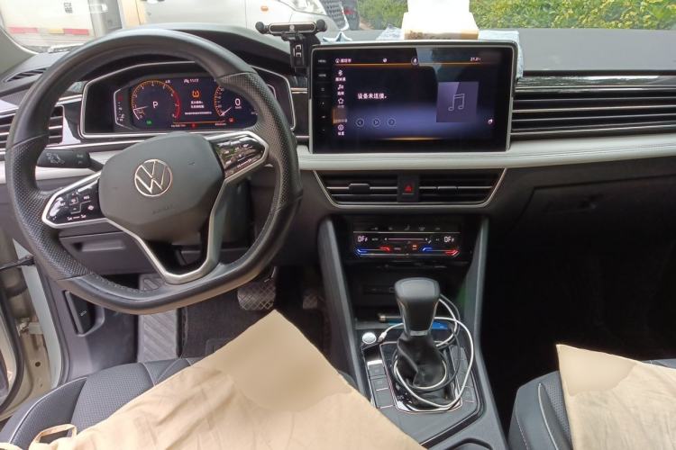 Used Volkswagen Tiguan L 2022 330TSI Automatic Two-Wheel Drive Smart Edition Center Console