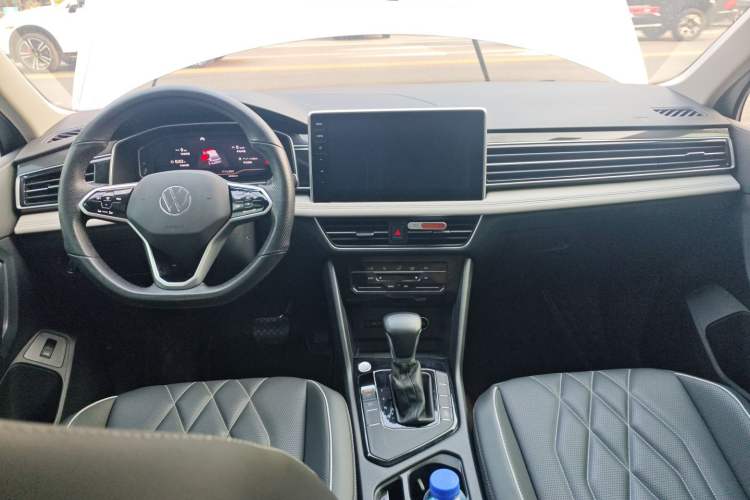 Used Volkswagen Tiguan L 2022 330TSI Automatic Two-Wheel Drive Smart Edition Center Console