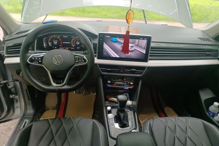 Used Volkswagen Tiguan L 2022 330TSI Automatic Two-Wheel Drive R-Line Enhanced Edition Center Console