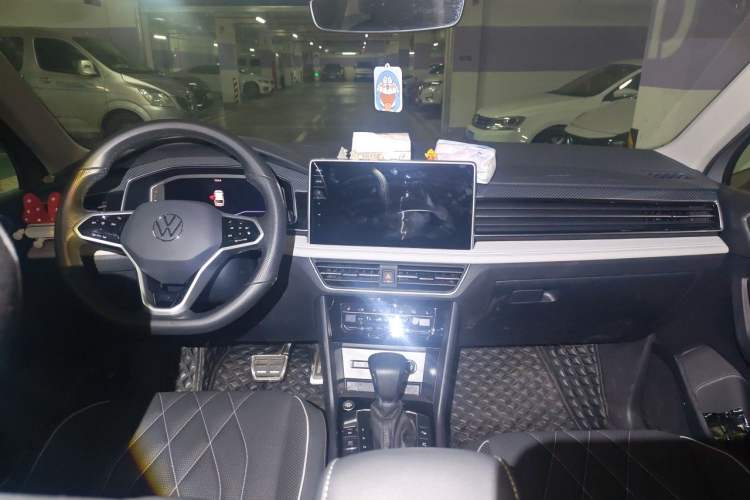 Used Volkswagen Tiguan L 2022 330TSI Automatic Two-Wheel Drive R-Line Enhanced Edition Center Console