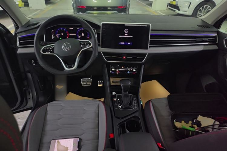 Used Volkswagen Tiguan L 2022 330TSI Automatic Two-Wheel Drive R-Line Flagship Edition Center Console