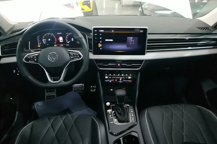 Used Volkswagen Tiguan L 2022 330TSI Automatic Two-Wheel Drive R-Line Enhanced Edition Center Console