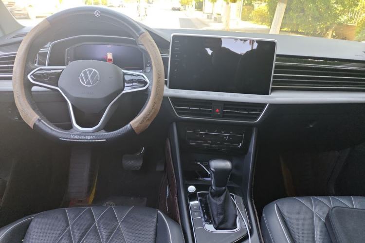 Used Volkswagen Tiguan L 2022 330TSI Automatic Two-Wheel Drive Smart Edition Center Console