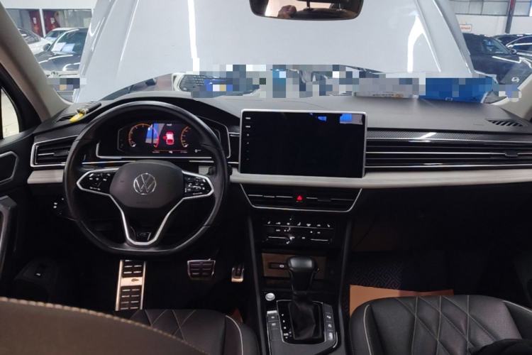 Used Volkswagen Tiguan L 2022 330TSI Automatic Two-Wheel Drive R-Line Enhanced Edition Center Console