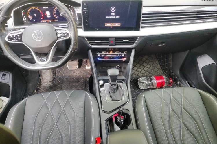 Used Volkswagen Tiguan L 2022 330TSI Automatic Two-Wheel Drive R-Line Enhanced Edition Center Console