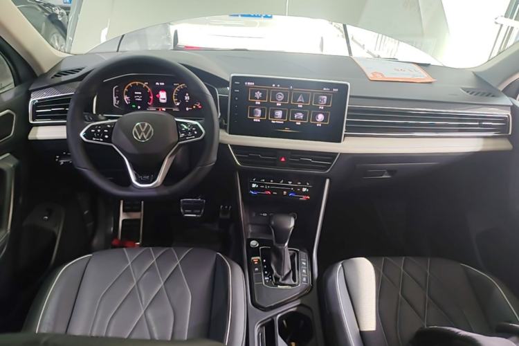 Used Volkswagen Tiguan L 2022 330TSI Automatic Two-Wheel Drive R-Line Enhanced Edition Center Console