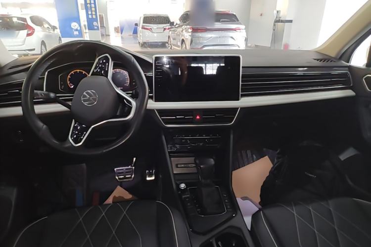 Used Volkswagen Tiguan L 2022 330TSI Automatic Two-Wheel Drive R-Line Enhanced Edition Center Console