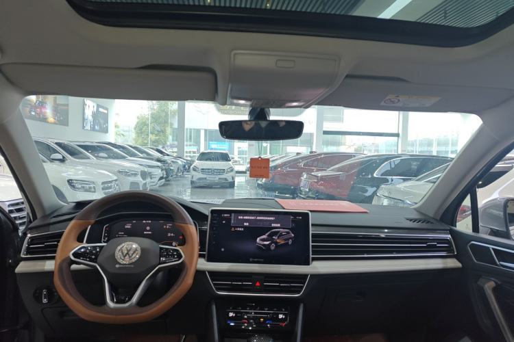 Used Volkswagen Tiguan L 2022 330TSI Automatic Two-Wheel Drive R-Line Enhanced Edition Center Console