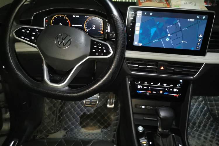 Used Volkswagen Tiguan L 2022 330TSI Automatic Two-Wheel Drive R-Line Enhanced Edition Center Console
