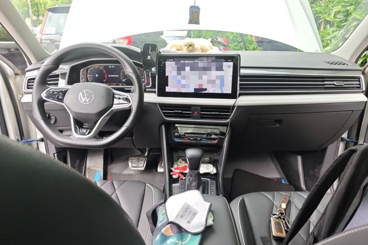 Used Volkswagen Tiguan L 2022 330TSI Automatic Two-Wheel Drive R-Line Enhanced Edition Center Console