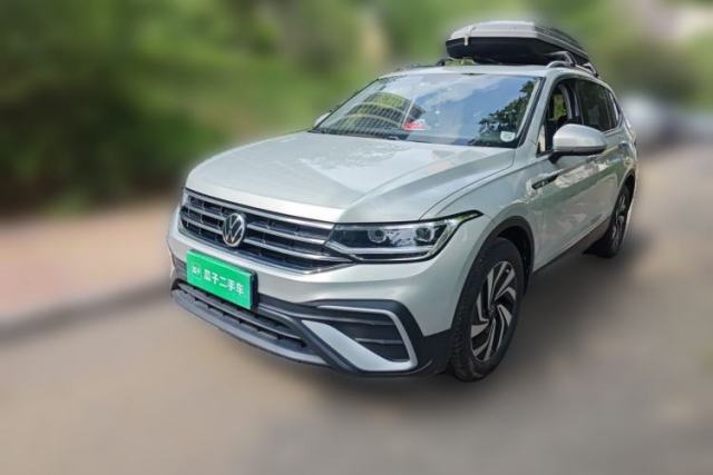 Volkswagen Tiguan L 2022 330TSI Automatic Two-Wheel Drive Smart Edition مستعملة