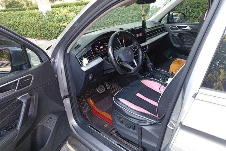 Used Volkswagen Tiguan L 2022 380TSI Automatic All-Wheel Drive R-Line Enhanced Comfort 7-Seater Driver Seat