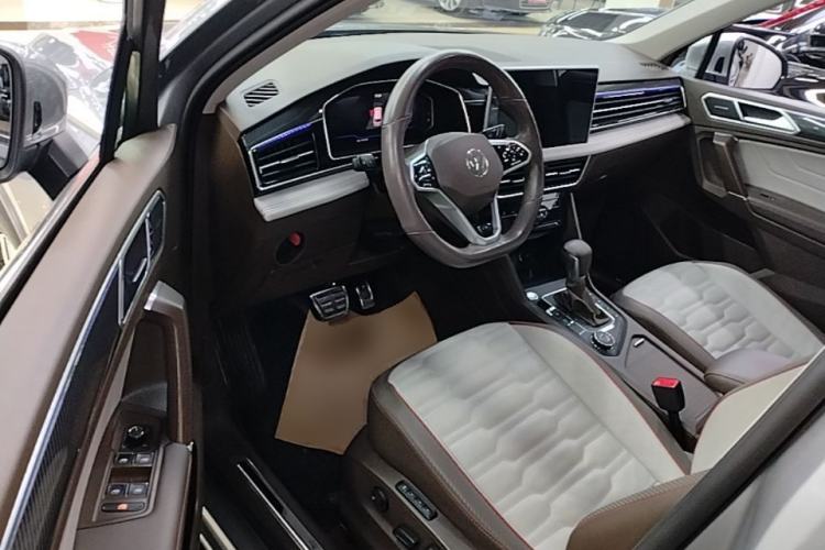 Used Volkswagen Tiguan L 2022 380TSI Automatic All-Wheel Drive R-Line Flagship 7-Seater Driver Seat