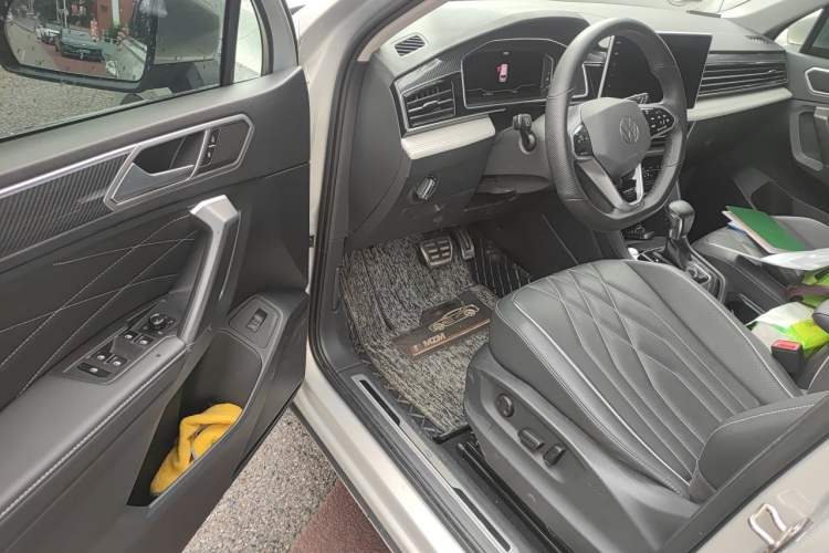 Used Volkswagen Tiguan L 2022 330TSI Automatic Two-Wheel Drive R-Line Enhanced Edition Driver Seat