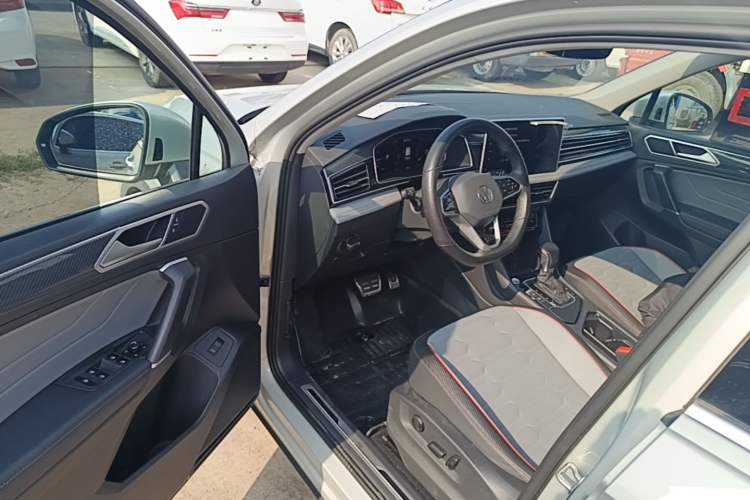 Used Volkswagen Tiguan L 2022 330TSI Automatic Two-Wheel Drive R-Line Flagship Edition Driver Seat