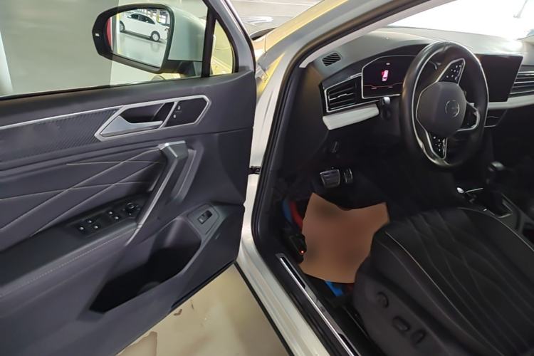 Used Volkswagen Tiguan L 2022 330TSI Automatic Two-Wheel Drive R-Line Enhanced Edition Driver Seat
