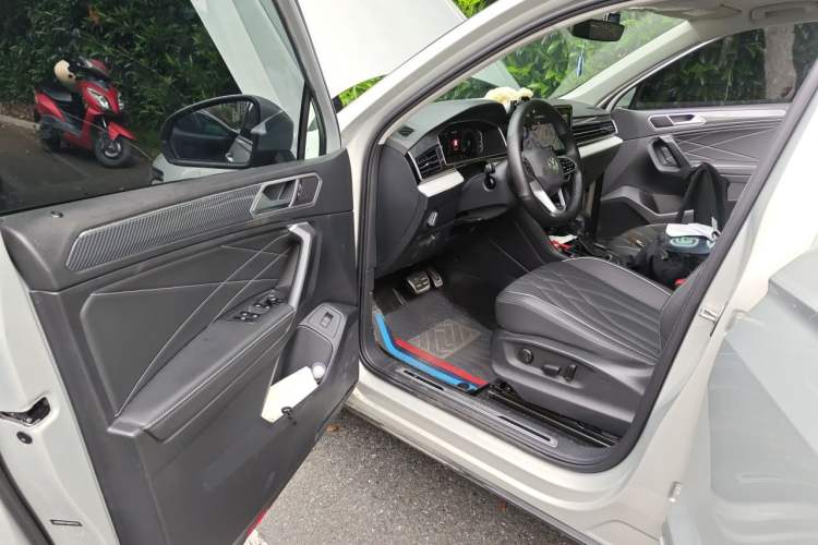 Used Volkswagen Tiguan L 2022 330TSI Automatic Two-Wheel Drive R-Line Enhanced Edition Driver Seat