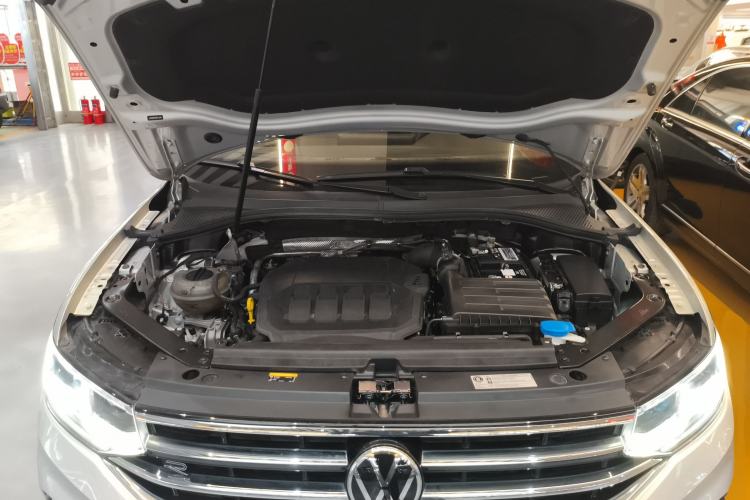 Used Volkswagen Tiguan L 2022 330TSI Automatic Two-Wheel Drive R-Line Flagship Edition Engine Bay