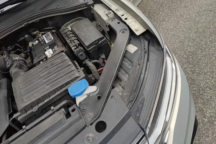 Used Volkswagen Tiguan L 2022 330TSI Automatic Two-Wheel Drive R-Line Enhanced Edition Engine Bay Left