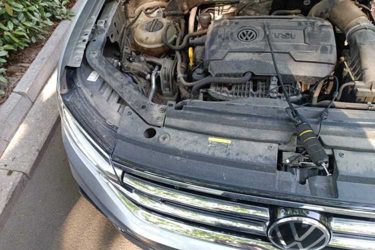 Used Volkswagen Tiguan L 2022 380TSI Automatic All-Wheel Drive R-Line Enhanced Comfort 7-Seater Engine Bay Right