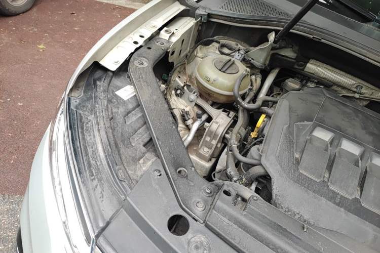 Used Volkswagen Tiguan L 2022 330TSI Automatic Two-Wheel Drive R-Line Enhanced Edition Engine Bay Right
