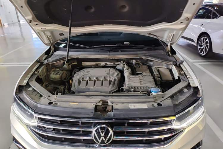 Used Volkswagen Tiguan L 2022 330TSI Automatic Two-Wheel Drive R-Line Enhanced Edition Engine Bay