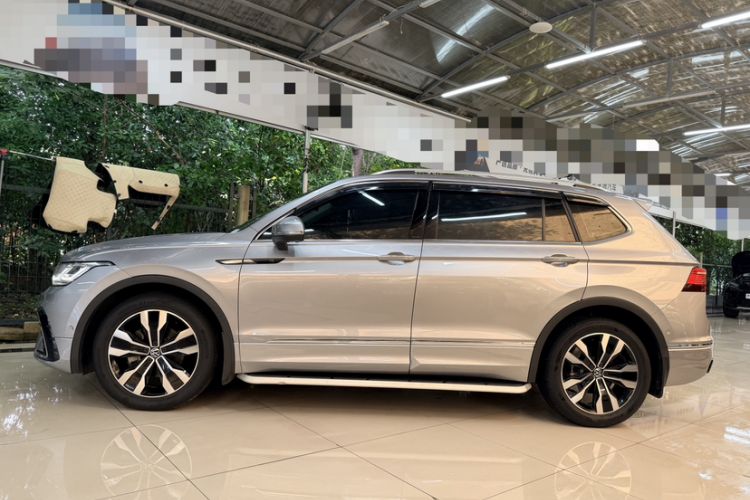 Used Volkswagen Tiguan L 2022 330TSI Automatic Two-Wheel Drive R-Line Flagship Edition Exterior 2