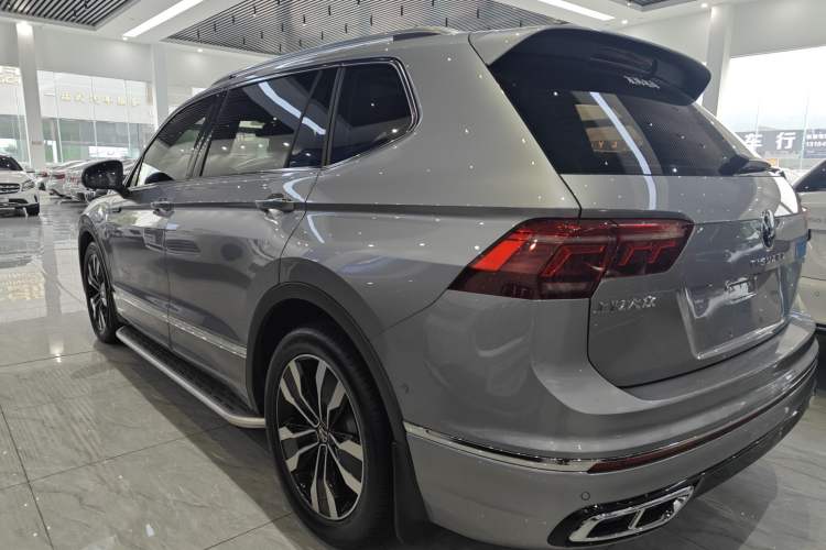 Used Volkswagen Tiguan L 2022 330TSI Automatic Two-Wheel Drive R-Line Enhanced Edition Exterior 2