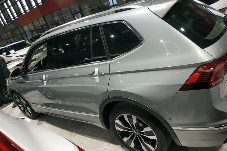 Used Volkswagen Tiguan L 2022 380TSI Automatic All-Wheel Drive R-Line Flagship 7-Seater Exterior 3