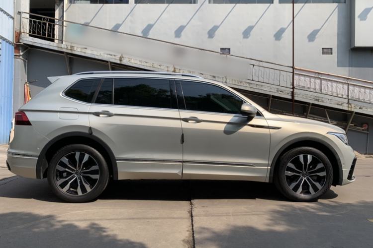 Used Volkswagen Tiguan L 2022 330TSI Automatic Two-Wheel Drive R-Line Enhanced Edition Exterior 3