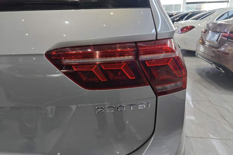 Used Volkswagen Tiguan L 2022 330TSI Automatic Two-Wheel Drive R-Line Enhanced Edition Exterior 3