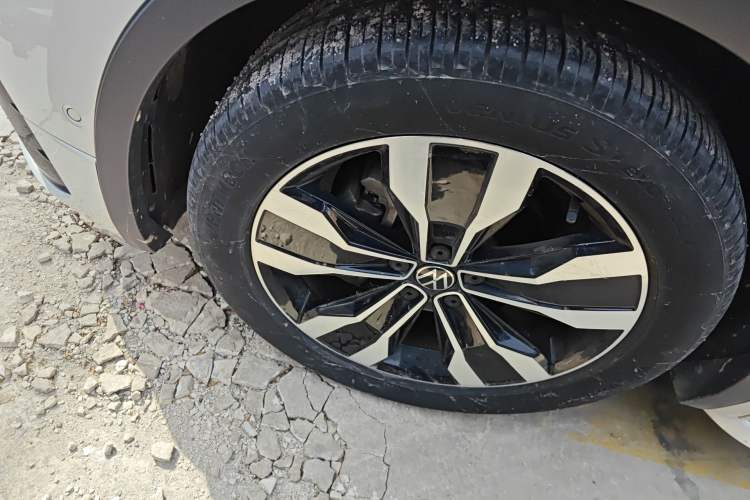 Used Volkswagen Tiguan L 2022 330TSI Automatic Two-Wheel Drive R-Line Enhanced Edition Exterior 4