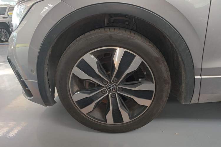 Used Volkswagen Tiguan L 2022 330TSI Automatic Two-Wheel Drive R-Line Enhanced Edition Exterior 4