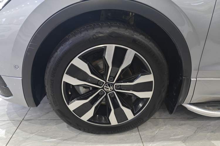 Used Volkswagen Tiguan L 2022 330TSI Automatic Two-Wheel Drive R-Line Enhanced Edition Exterior 4