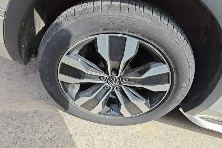 Used Volkswagen Tiguan L 2022 330TSI Automatic Two-Wheel Drive R-Line Enhanced Edition Exterior 5