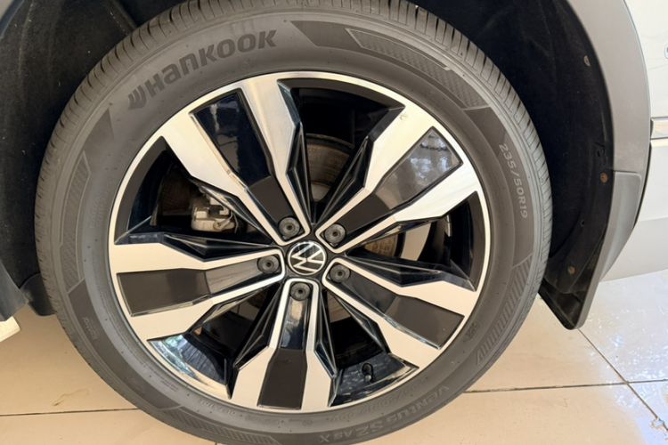 Used Volkswagen Tiguan L 2022 330TSI Automatic Two-Wheel Drive R-Line Flagship Edition Exterior 5